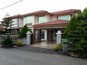 Гостиница The Louvre Homestay Sungai Petani  Сунгаи Петани